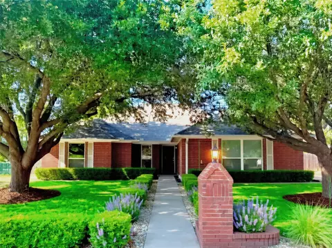 Exterior - 232 Crescent Dr, Hewitt, TX 76643 photo 2 of 11