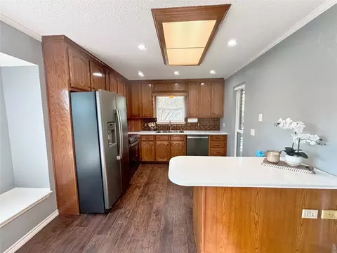 Kitchen - 232 Crescent Dr, Hewitt, TX 76643 photo 2 of 4