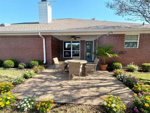 Exterior - 232 Crescent Dr, Hewitt, TX 76643 photo 6 of 11