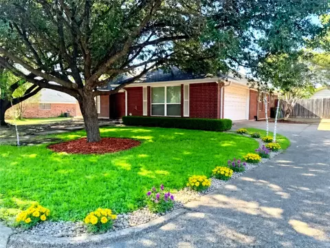 Exterior - 232 Crescent Dr, Hewitt, TX 76643 photo 3 of 11