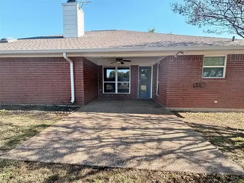 Exterior - 232 Crescent Dr, Hewitt, TX 76643 photo 7 of 11