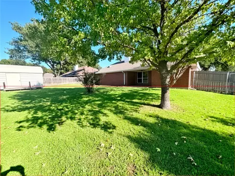 Exterior - 232 Crescent Dr, Hewitt, TX 76643 photo 10 of 11