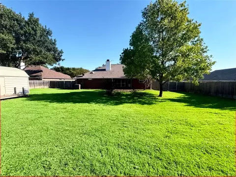 Exterior - 232 Crescent Dr, Hewitt, TX 76643 photo 9 of 11