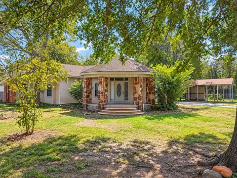 702 Pecan St, Teague, TX 75860
