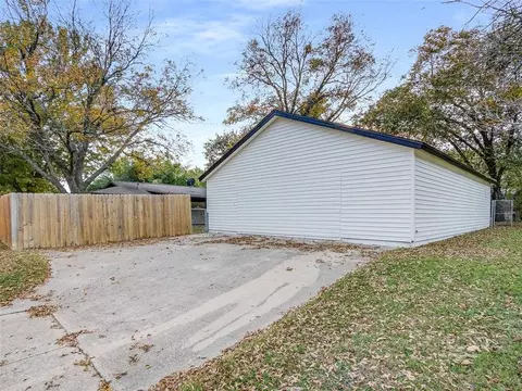 Exterior - 1200 Walker Dr, Hurst, TX 76053 photo 7 of 7