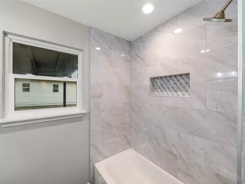 Bath - 1200 Walker Dr, Hurst, TX 76053 photo 3 of 5