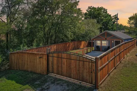 7167 Floral St, Azle, TX 76020