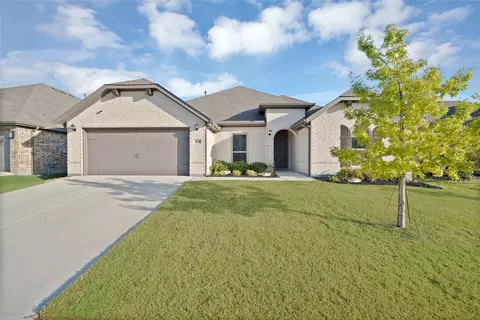 1066 Fleetwood Dr, Justin, TX 76247