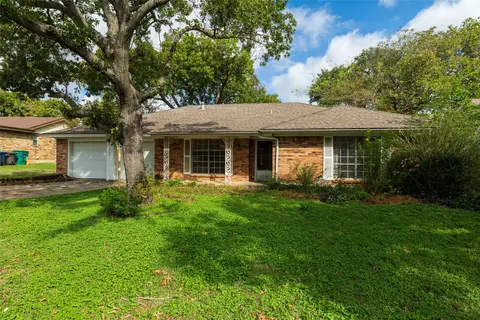4917 Emerald Lake Dr, Fort Worth, TX 76103