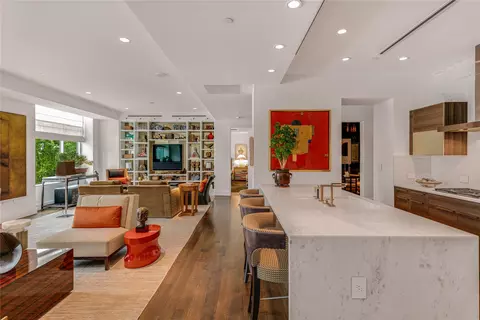 2025 Woodall Rodgers Fwy #32, Dallas, TX 75201