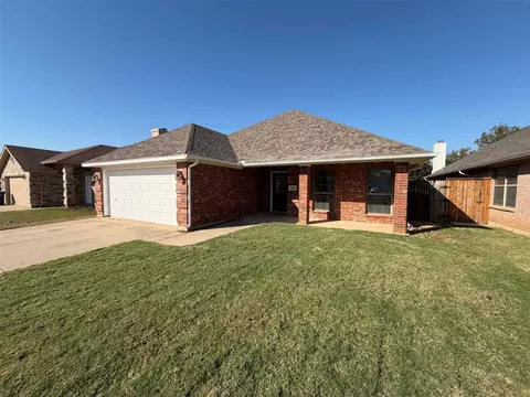 2961 Salado Trl, Fort Worth, TX 76118