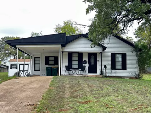 109 E 105 E Leon St, Gatesville, TX 76528