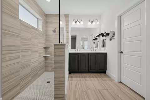 Bath - 9220 Lamar St, Rowlett, TX 75089 photo 2 of 4