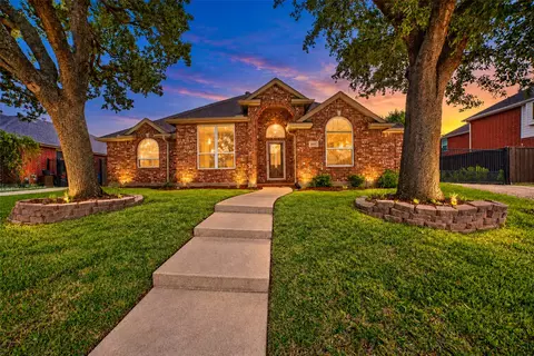 8301 Martha Ln, Rowlett, TX 75088