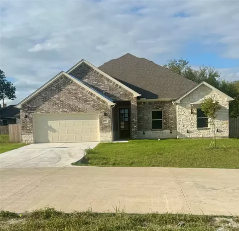 320 E Marshall Ct, Palmer, TX 75152