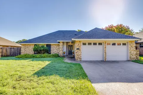 6015 Kenilworth Dr, Arlington, TX 76001