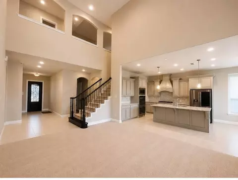 2818 Twin Ridge Dr, Arlington, TX 76001
