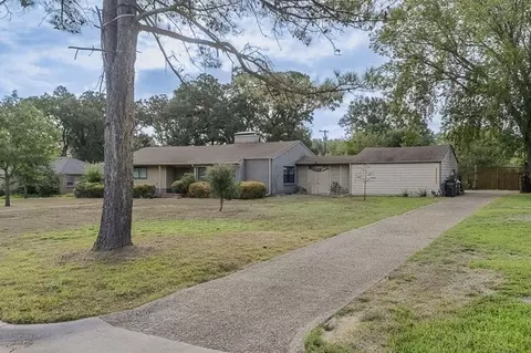 1405 Oaklawn Dr, Corsicana, TX 75110