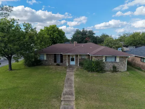 1839 W Taylor St, Sherman, TX 75092