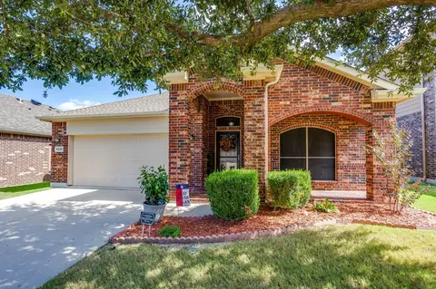 8208 Sleeping Doe Dr, Fort Worth, TX 76179
