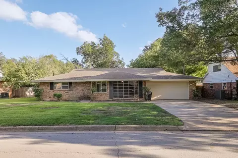 2709 Larkin Ave, Fort Worth, TX 76133