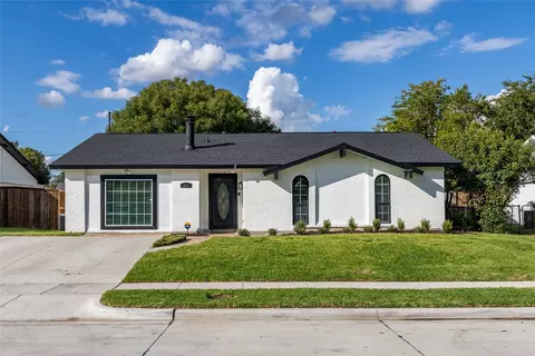 310 Glendale Dr, Grand Prairie, TX 75052