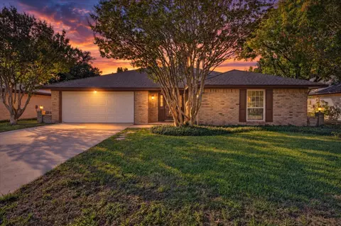 201 Oakhaven Dr, Grand Prairie, TX 75050