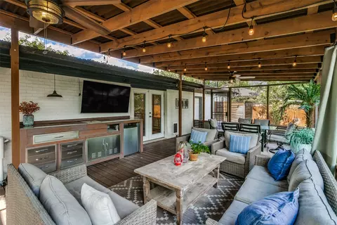 3817 Springbranch Dr, Benbrook, TX 76116