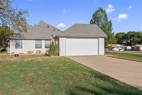 Exterior - 409 Oak Creek Dr, Tool, TX 75143 photo 4 of 5