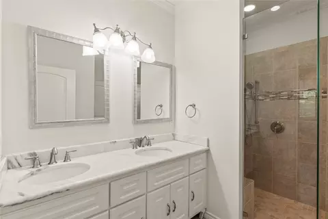 Bath - 409 Oak Creek Dr, Tool, TX 75143 photo 1 of 5