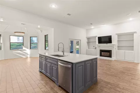 Living - 409 Oak Creek Dr, Tool, TX 75143 photo 1 of 3