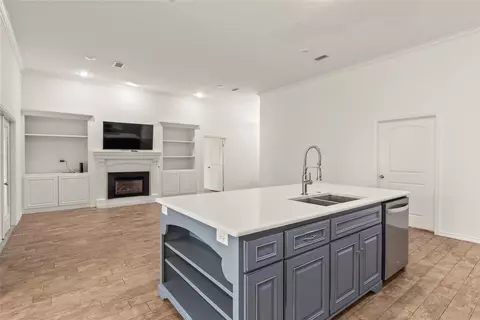 Living - 409 Oak Creek Dr, Tool, TX 75143 photo 2 of 3