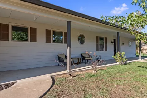 Exterior - 409 Oak Creek Dr, Tool, TX 75143 photo 2 of 5
