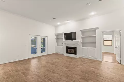 Living - 409 Oak Creek Dr, Tool, TX 75143 photo 3 of 3