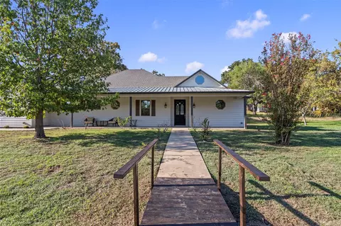 Exterior - 409 Oak Creek Dr, Tool, TX 75143 photo 3 of 5