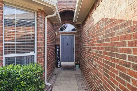 1953 Rustic Creek Dr, Garland, TX 75040