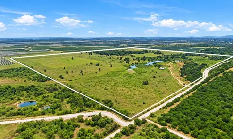 221 S Kinder Ln, Jacksboro, TX 76458