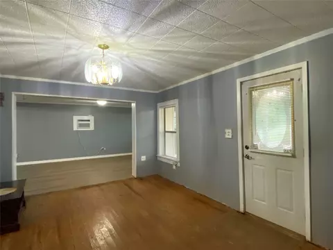 Living - 406 S Avenue F, Haskell, TX 79521 photo 2 of 3