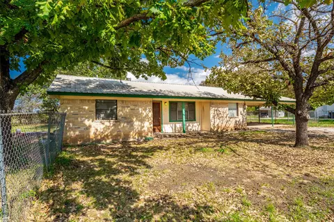 199 Park St, Newark, TX 76071