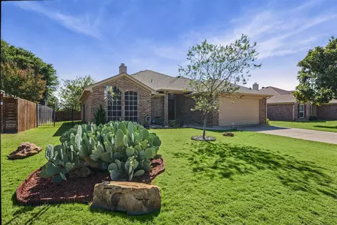 575 Tanglewood Dr, Burleson, TX 76028