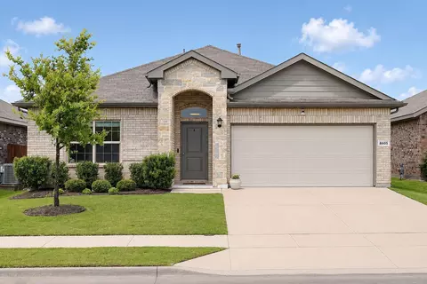 8605 Mirror Lake Dr, Fort Worth, TX 76179