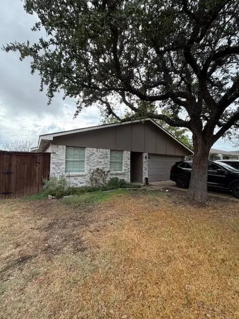 2915 Rayswood Dr, Carrollton, TX 75007