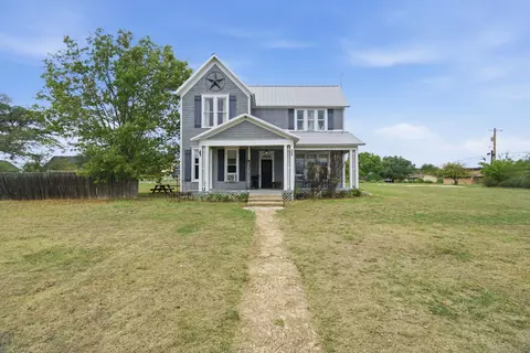 106 W North St, Hico, TX 76457