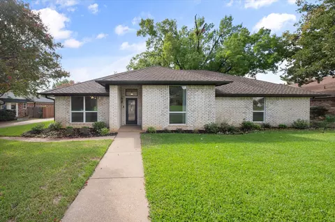 309 Quail Crest Dr, Bedford, TX 76021