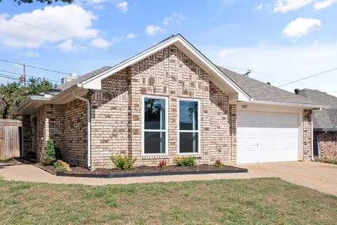 7437 Little Rock Ln, Fort Worth, TX 76120