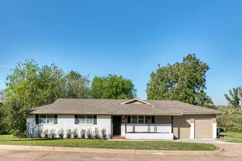 4516 Rolling Hills Dr, Fort Worth, TX 76119