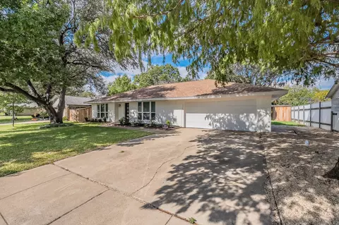 728 Glenhaven Dr, Hurst, TX 76054