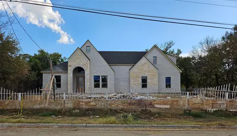 2820 Fairway Dr, Fort Worth, TX 76119