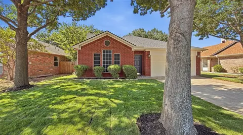 10517 Fossil Hill Dr, Fort Worth, TX 76131