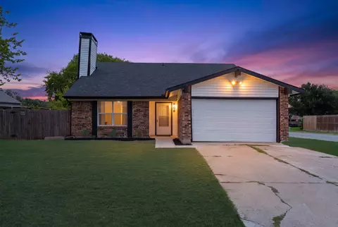 506 E Springdale Ln, Grand Prairie, TX 75052